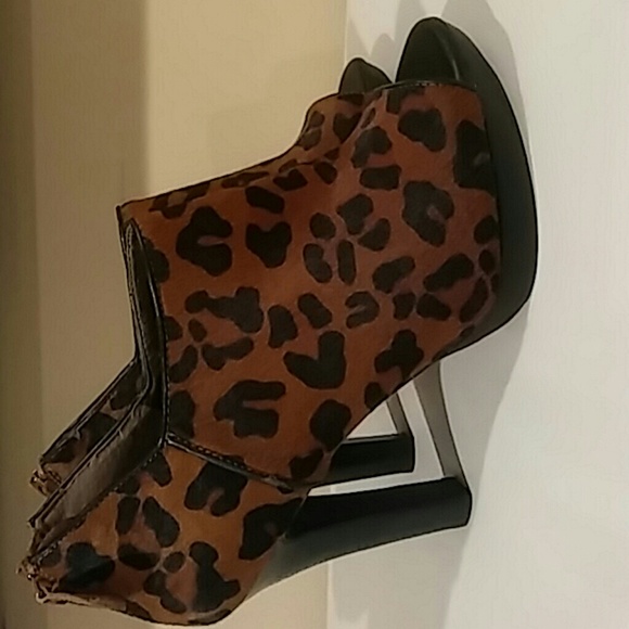 Banana Republic 6 med leopard fur bootie peep toe - Picture 2 of 6